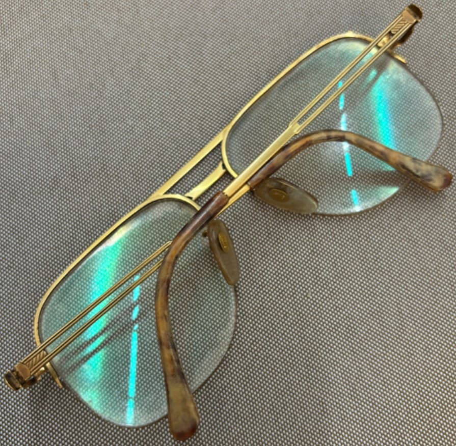 金縁メガネ